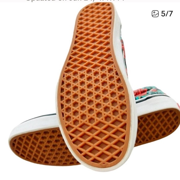 Vans Skull and Rose Slip-On Sneakers - Picture 4 of 6